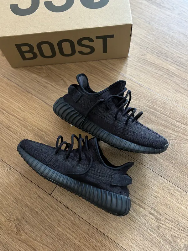 Yeezy 350 Boost onyx