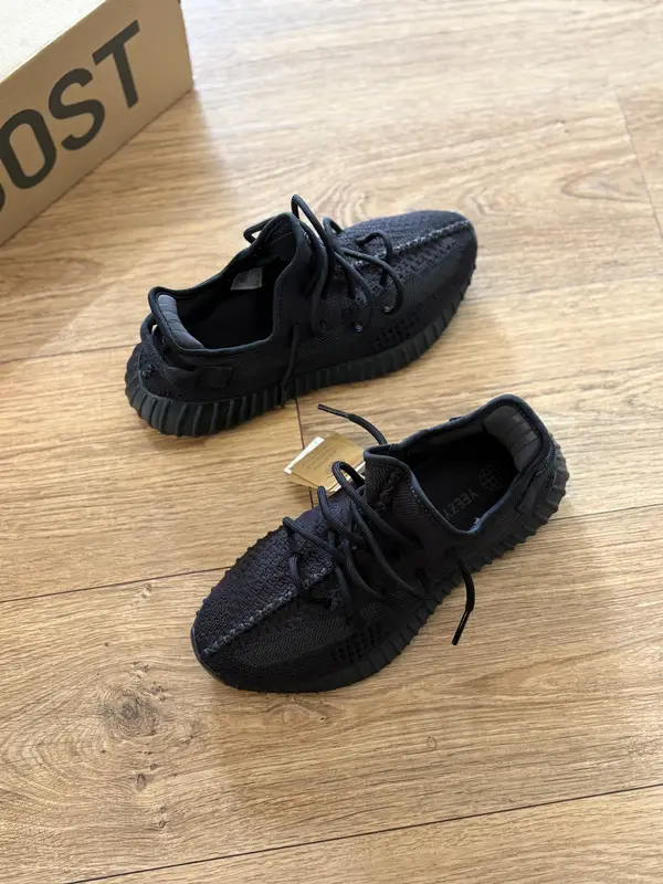Yeezy 350 Boost onyx