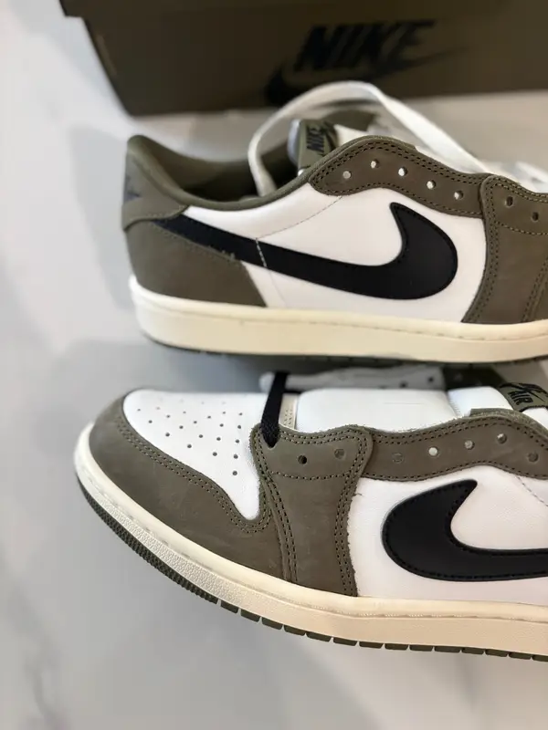 Air Jordan 1 low olive