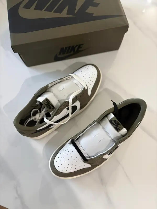 Air Jordan 1 low olive