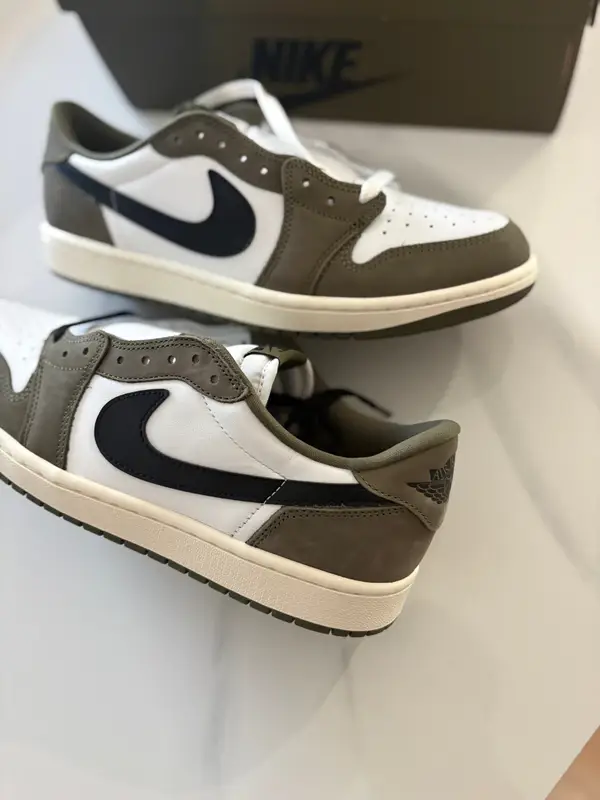 Air Jordan 1 low olive