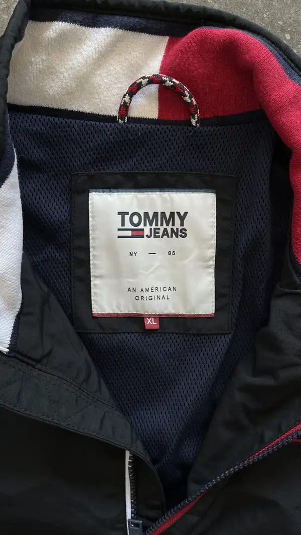 Vintage Black Tommy Hilfiger Padded Jacket - Extra Large