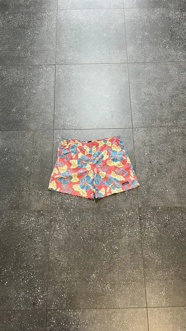 Patagonia Vintage Peach, Blue & Yellow Patagonia Shorts - Small