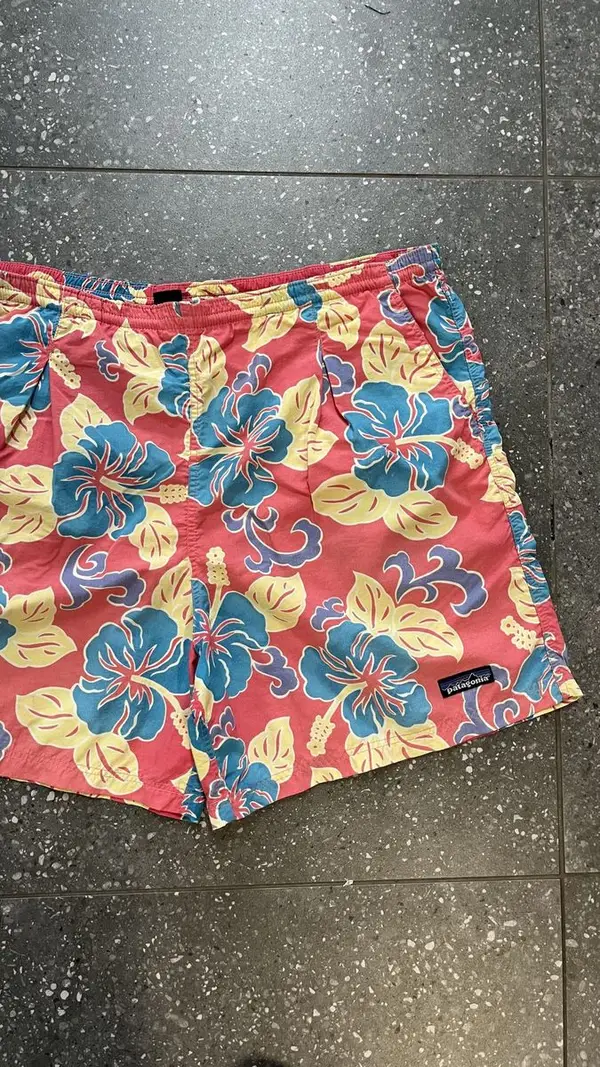 Vintage Peach, Blue & Yellow Patagonia Shorts - Small