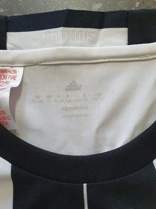 Black & White Adidas Juventus 2016/17 Home jersey - medium