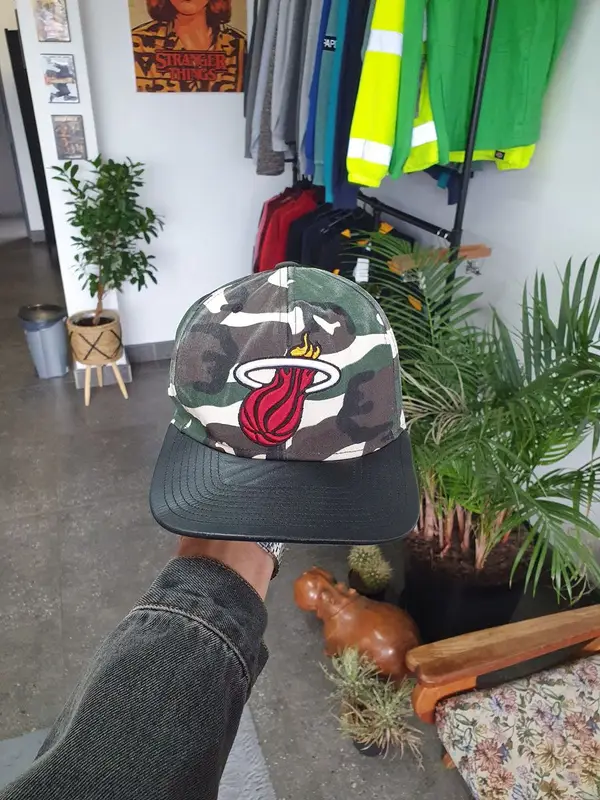 Mitchell & Ness Mitchell & Ness Camoufllage Miami Heat Cap - One Size Fits All
