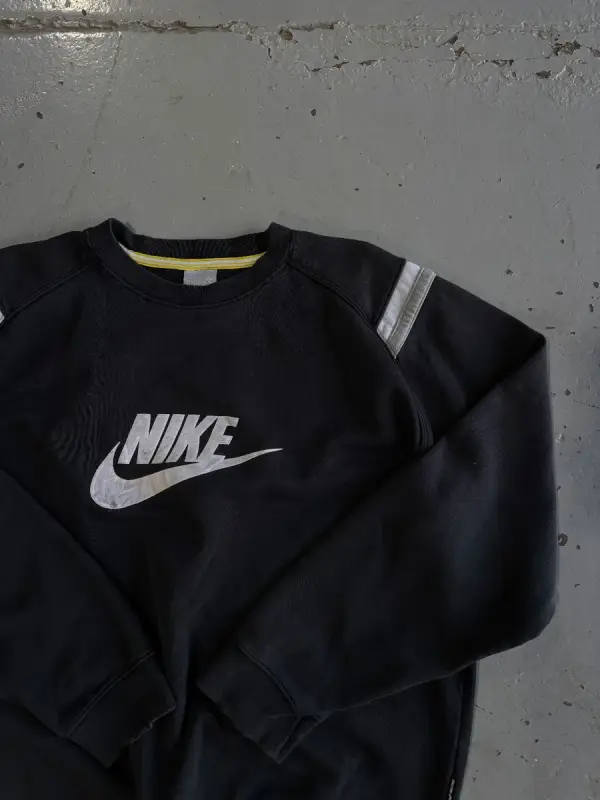 Vintage Black Nike Pullover Sweater - Large