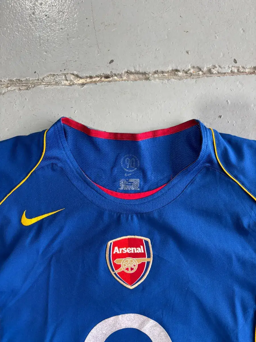 Vintage Blue Nike 04/05 Arsenal Away Jersey - Large