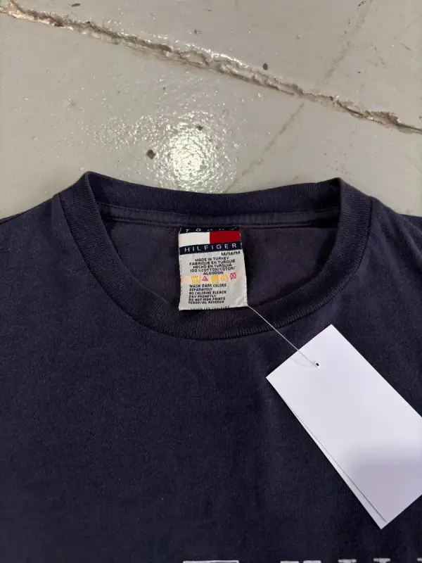 Vintage Navy Blue Tommy Hilfiger Crew Neck T-Shirt - Medium