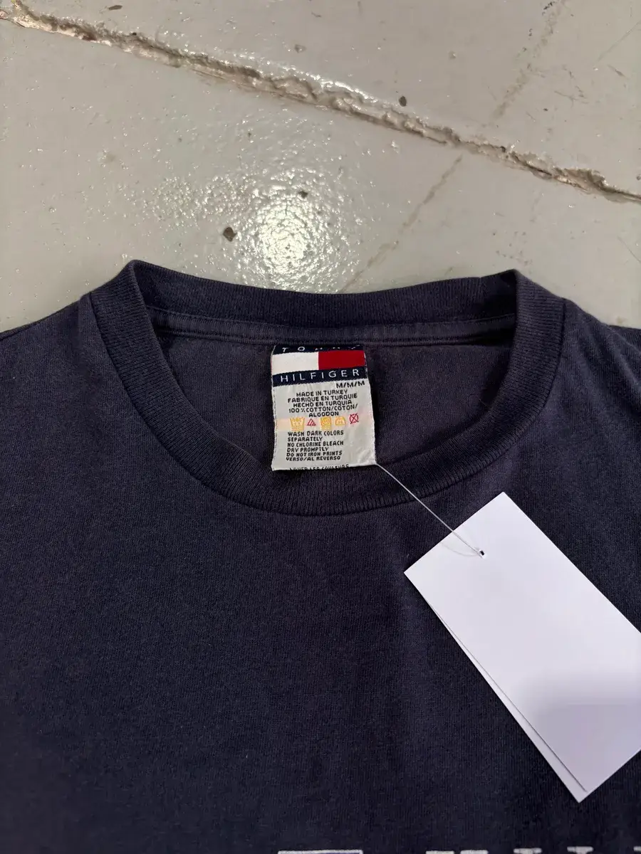 Vintage Navy Blue Tommy Hilfiger Crew Neck T-Shirt - Medium