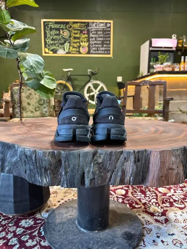 Black On Running Cloudswift 3 - UK10