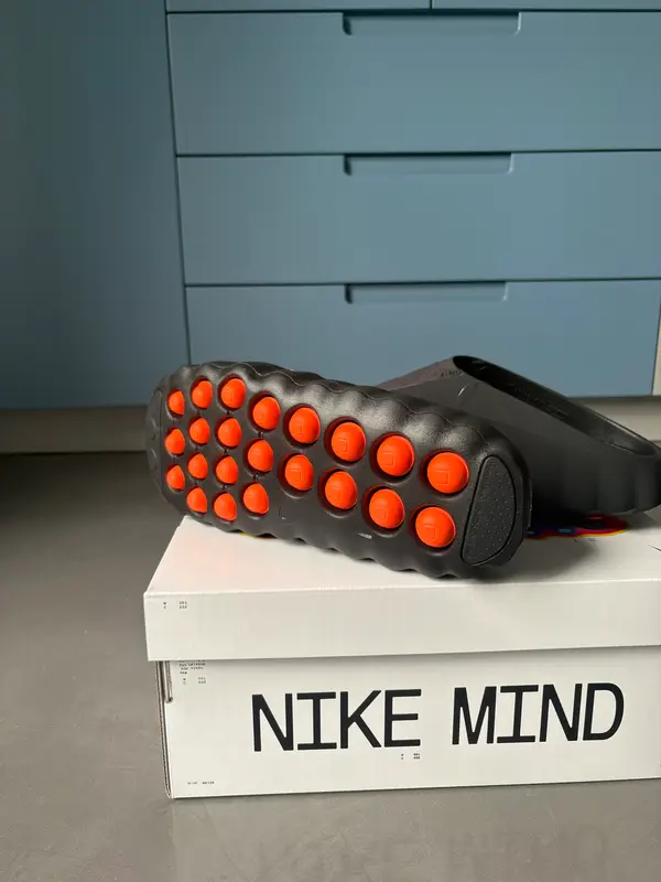 Nike Mind 001
