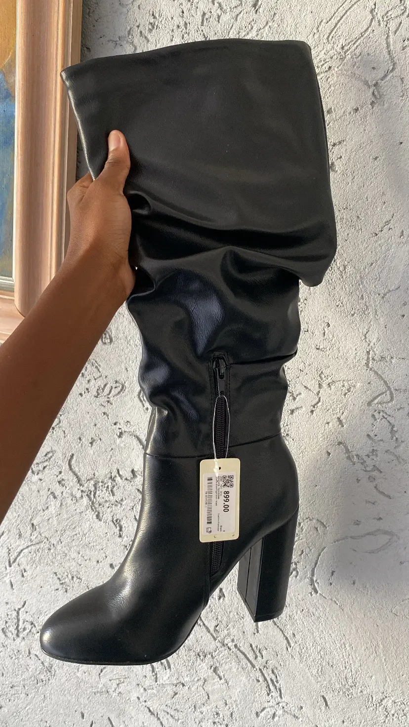 Black winter boots