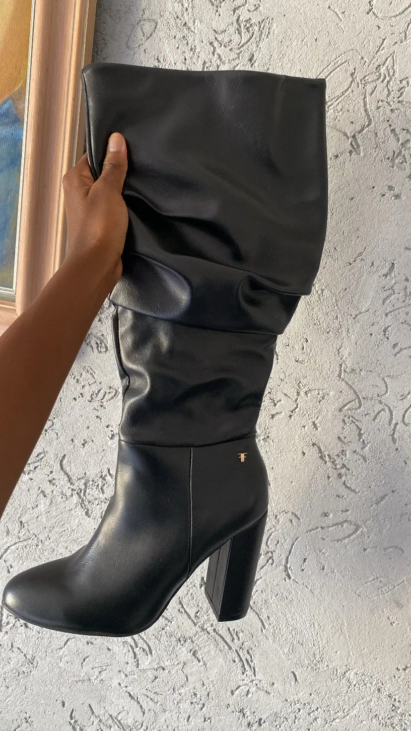 Black winter boots