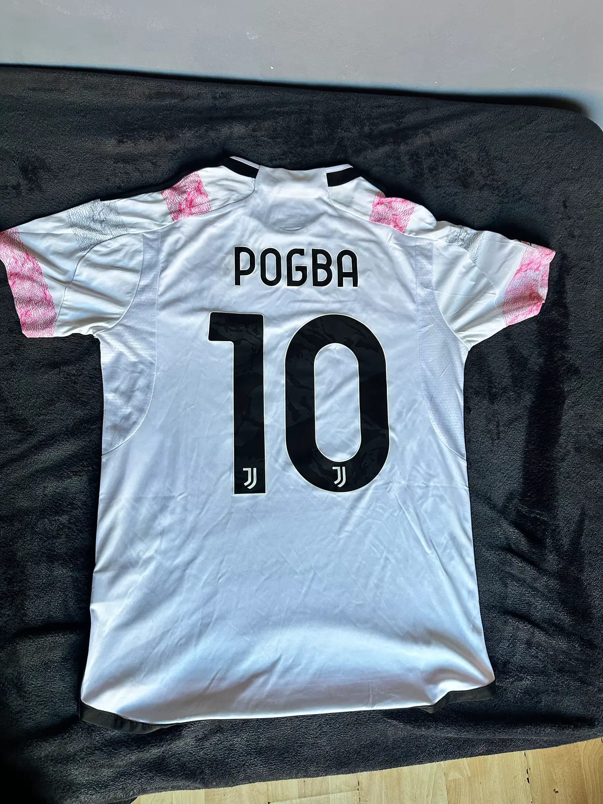 Juventus Pogba Away kit