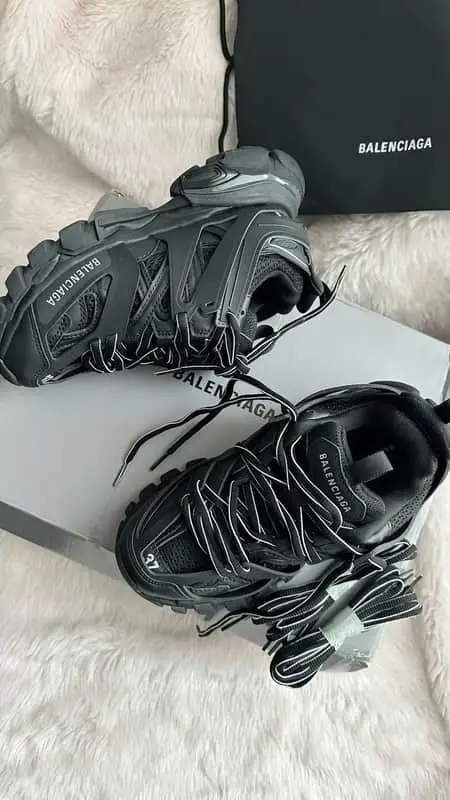 Black belenciaga tracks