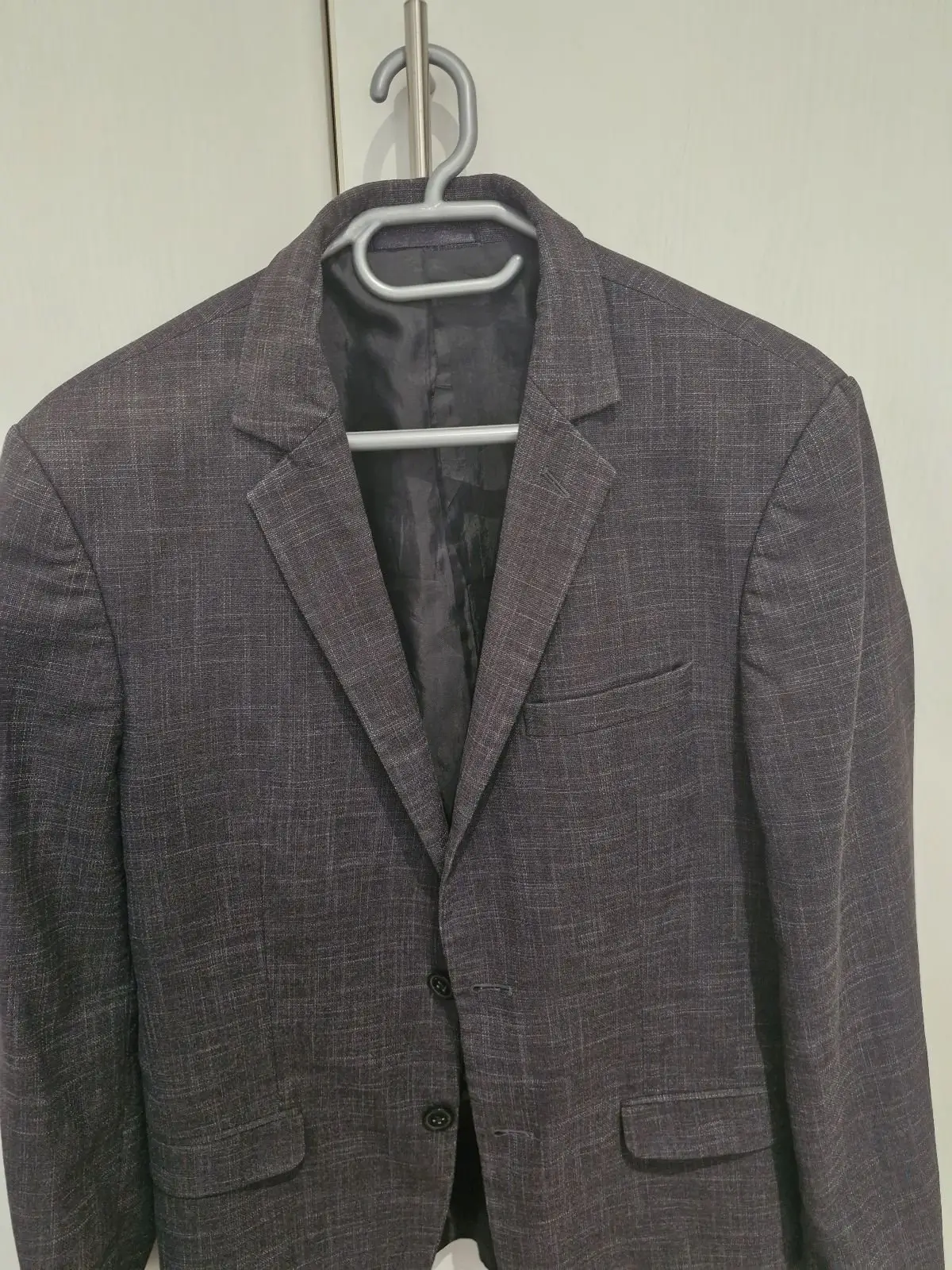 Markham Markham The blazer has already been tailored but it can be readjusted by the buyer