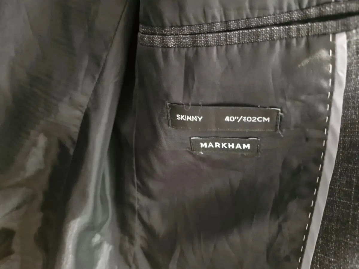 Markham The blazer has already been tailored but it can be readjusted by the buyer