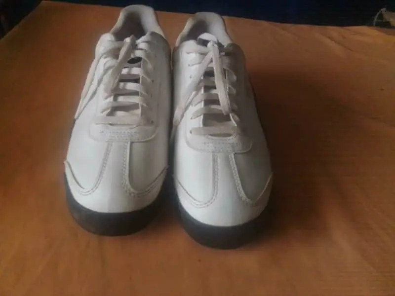 Pre-Owned Puma White & Black Casual Sneakers – Classic Low-Top Trainers