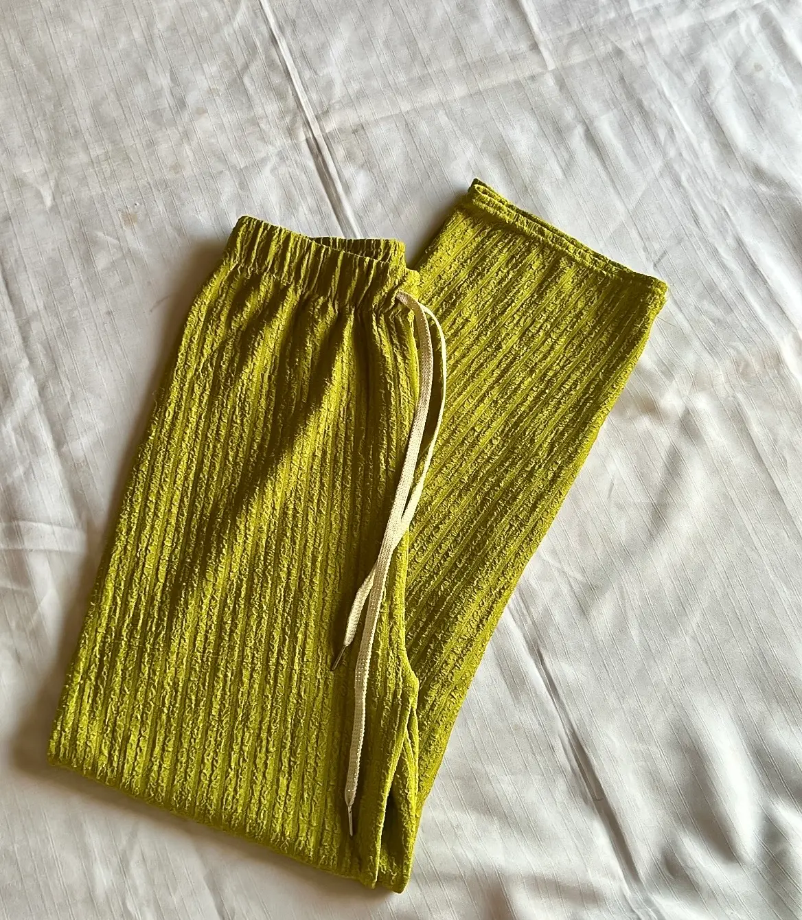 Shein Textured lounge pants/chartreuse green 💚   Super comfy with a flattering relaxed fit ✨