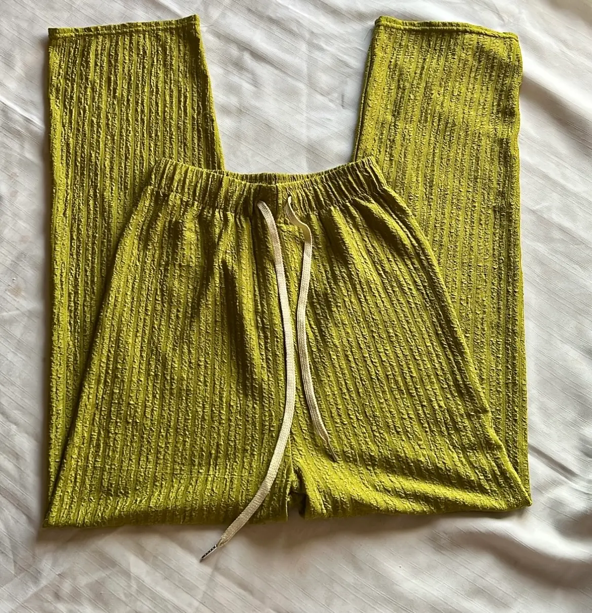 Textured lounge pants/chartreuse green 💚   Super comfy with a flattering relaxed fit ✨