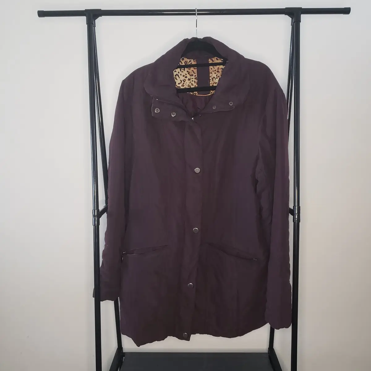 Generic Plum Mid-Length Jacket with Leopard Print Lining