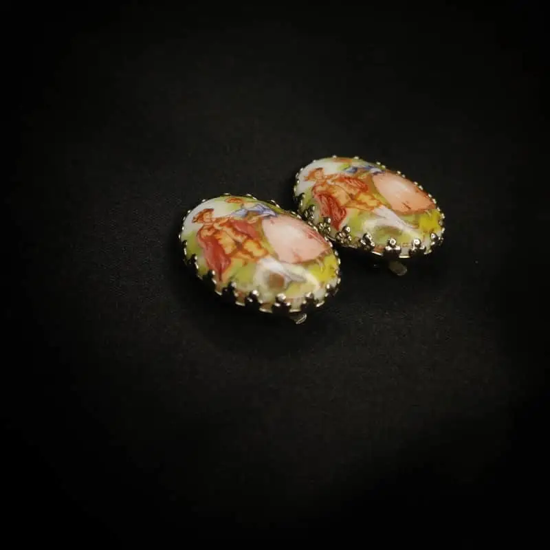 Vintage Courting Couple Clip-on earrings