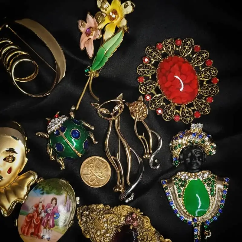 Bundle of Vintage Brooches
