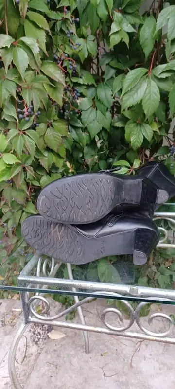 Clarks - Boots - Size 5
