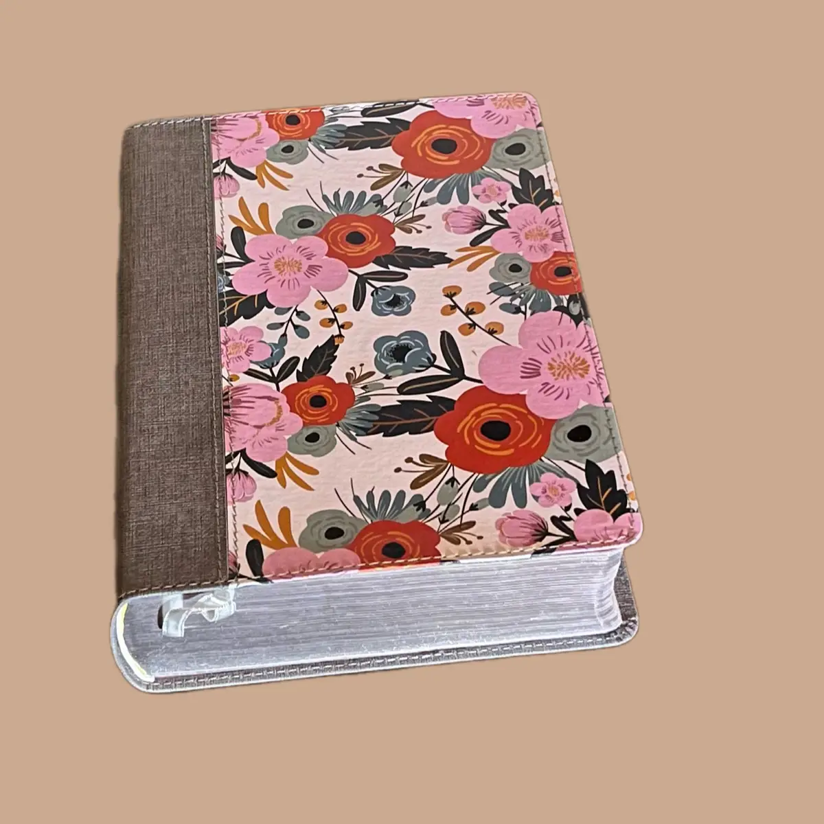 NKJV Speciality Bible Woman’s Devotional Bible