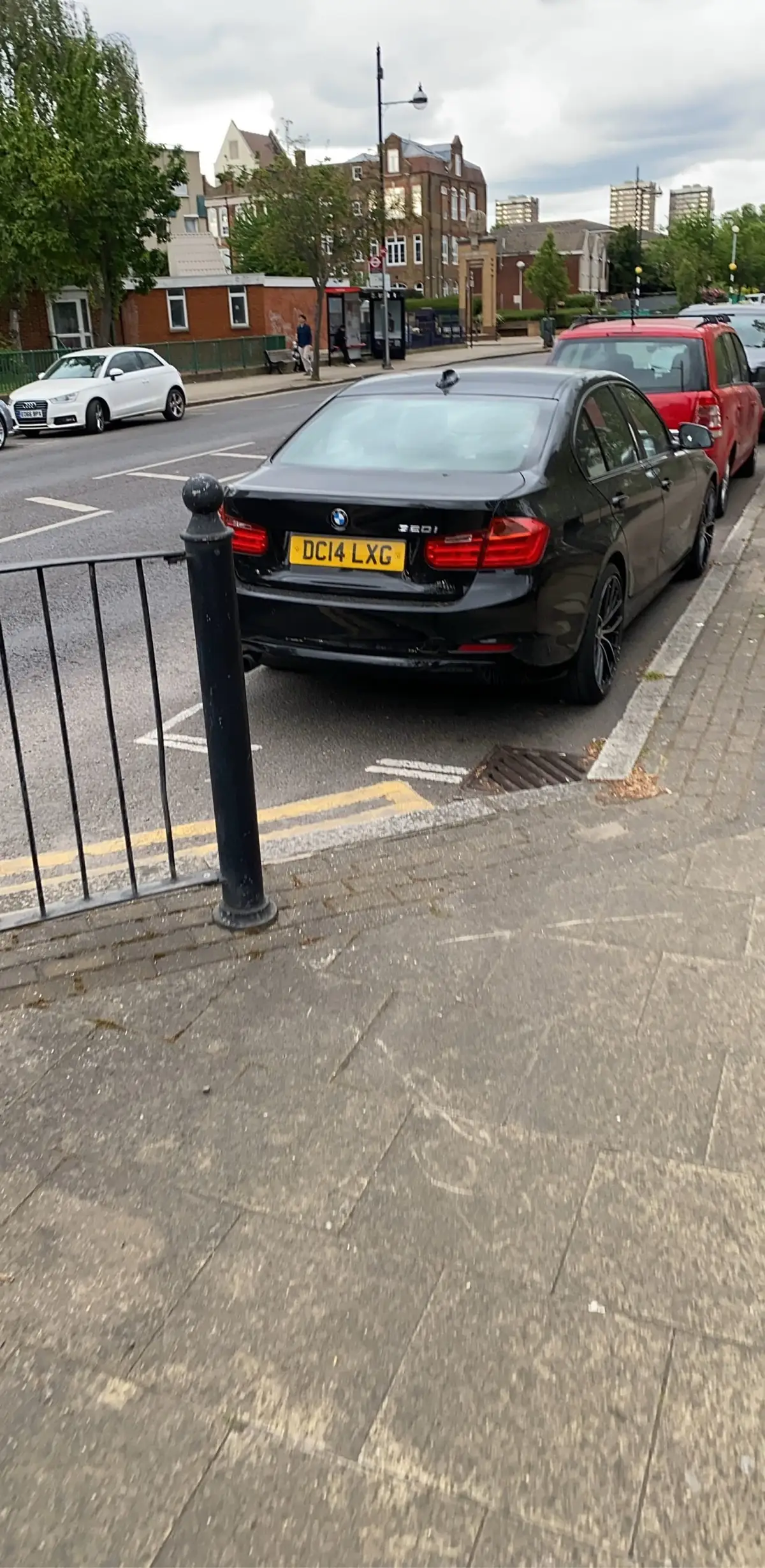 BMW BMW Black 320i Saloon Car