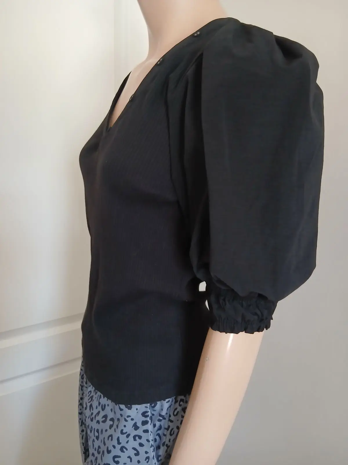 Witchery Black Ribbed Puff Sleeve Top