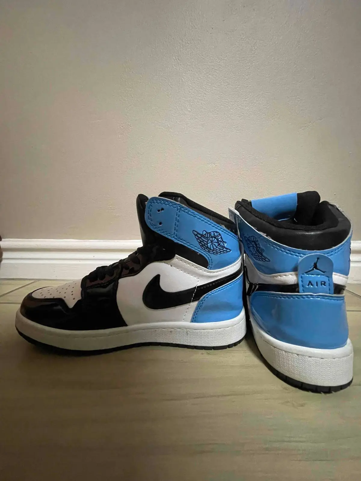 Air Jordan 1 Retro High OG UNC Patent Leather