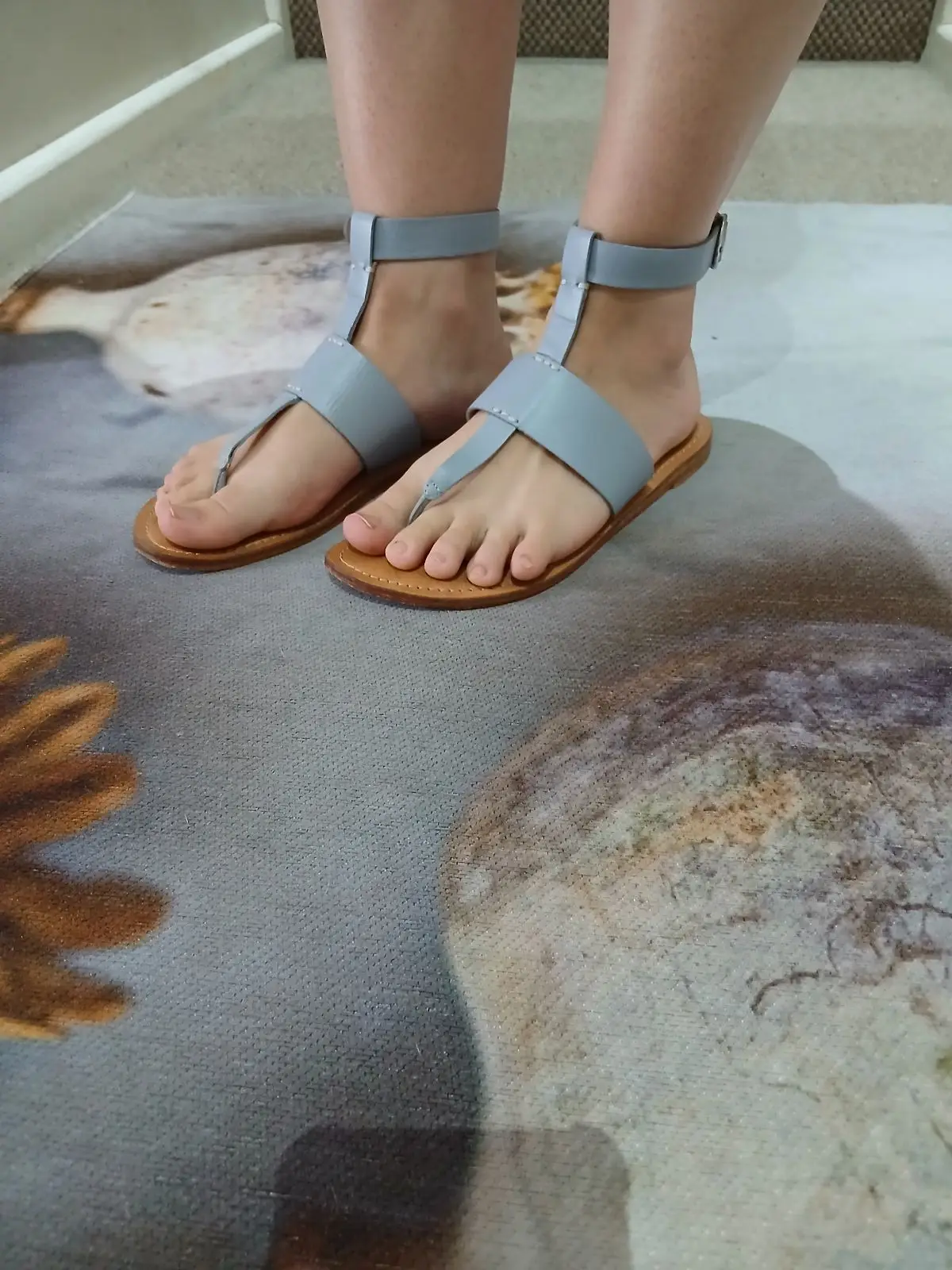 Witchery Witchery Grey Leather T-Bar Flat Sandals