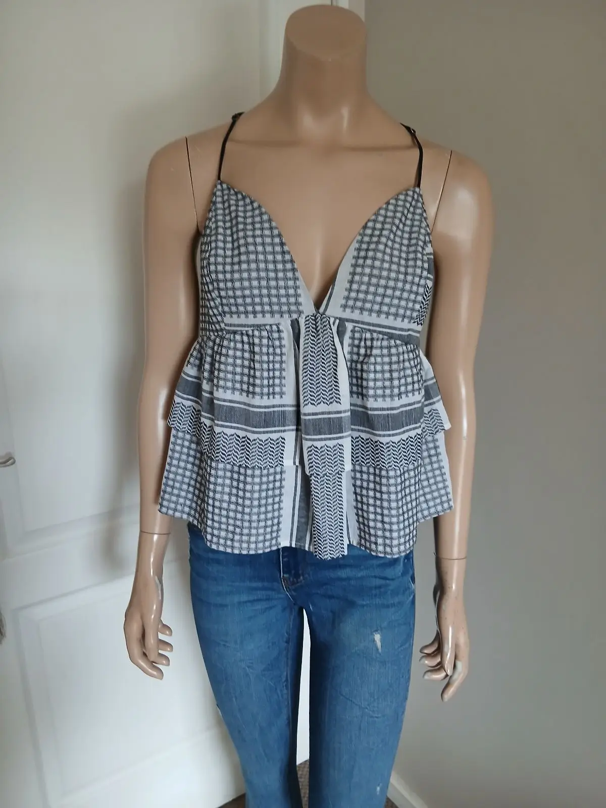 Guess Guess Patterned Sleeveless Peplum Top