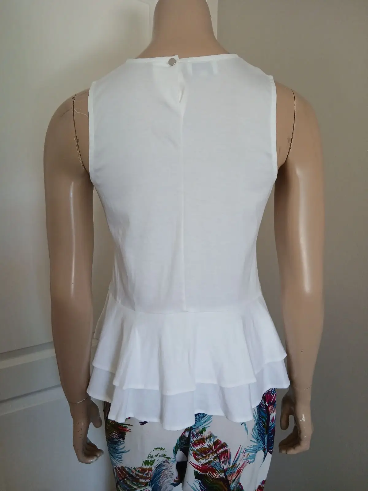 Witchery White Sleeveless Tiered Peplum Top