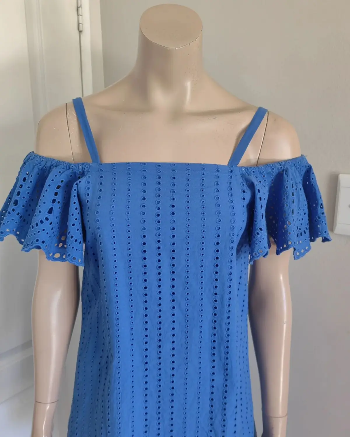 Witchery Witchery Blue Off-Shoulder Top