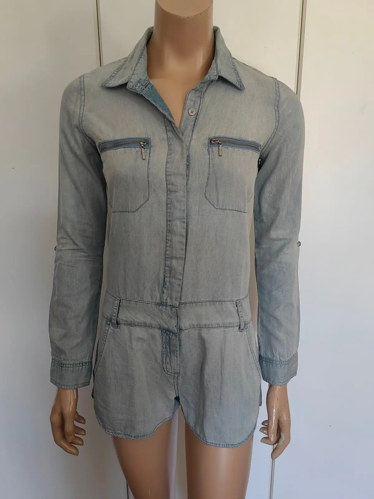 Guess Item — Size XS