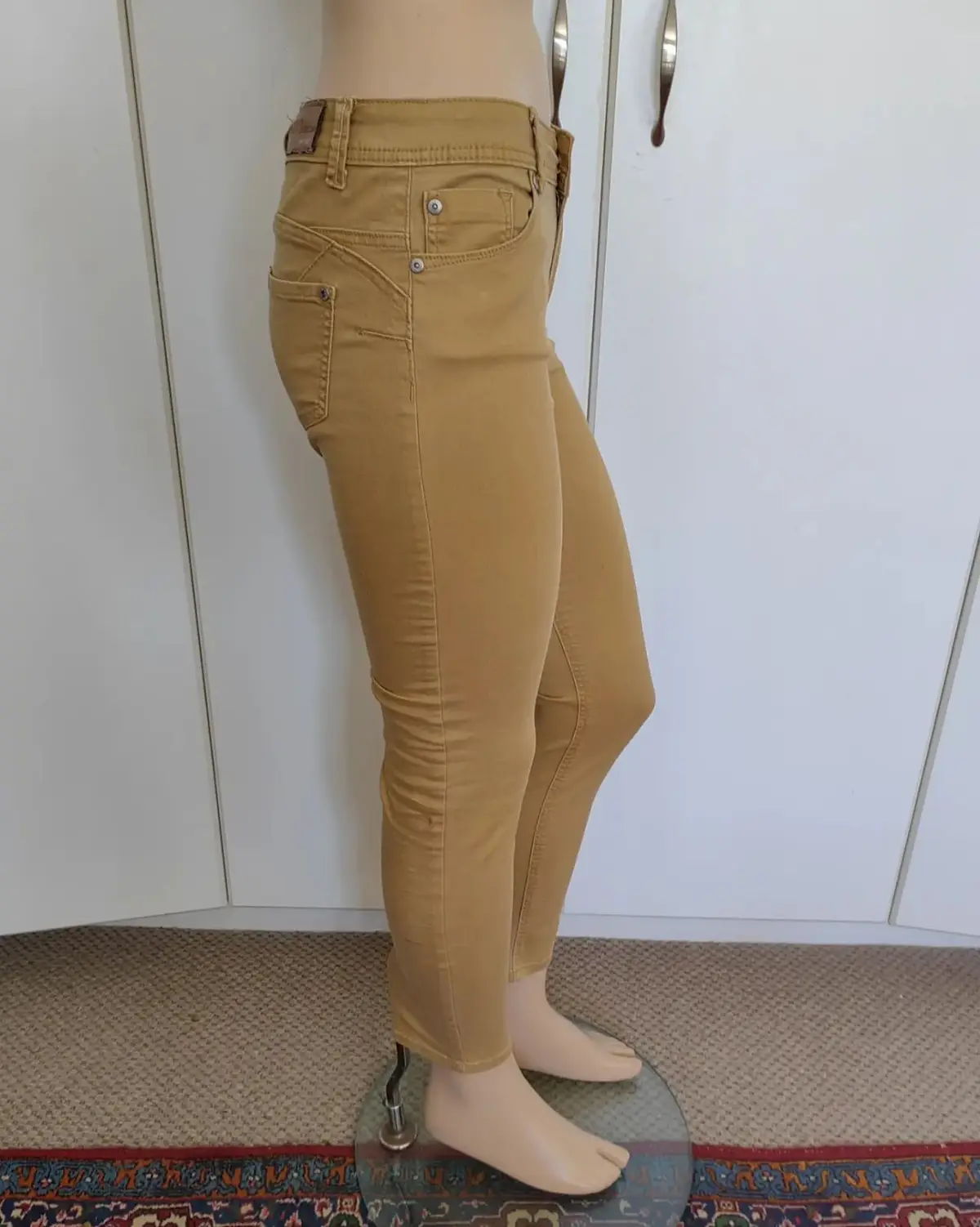 Truworths Item — Size 32