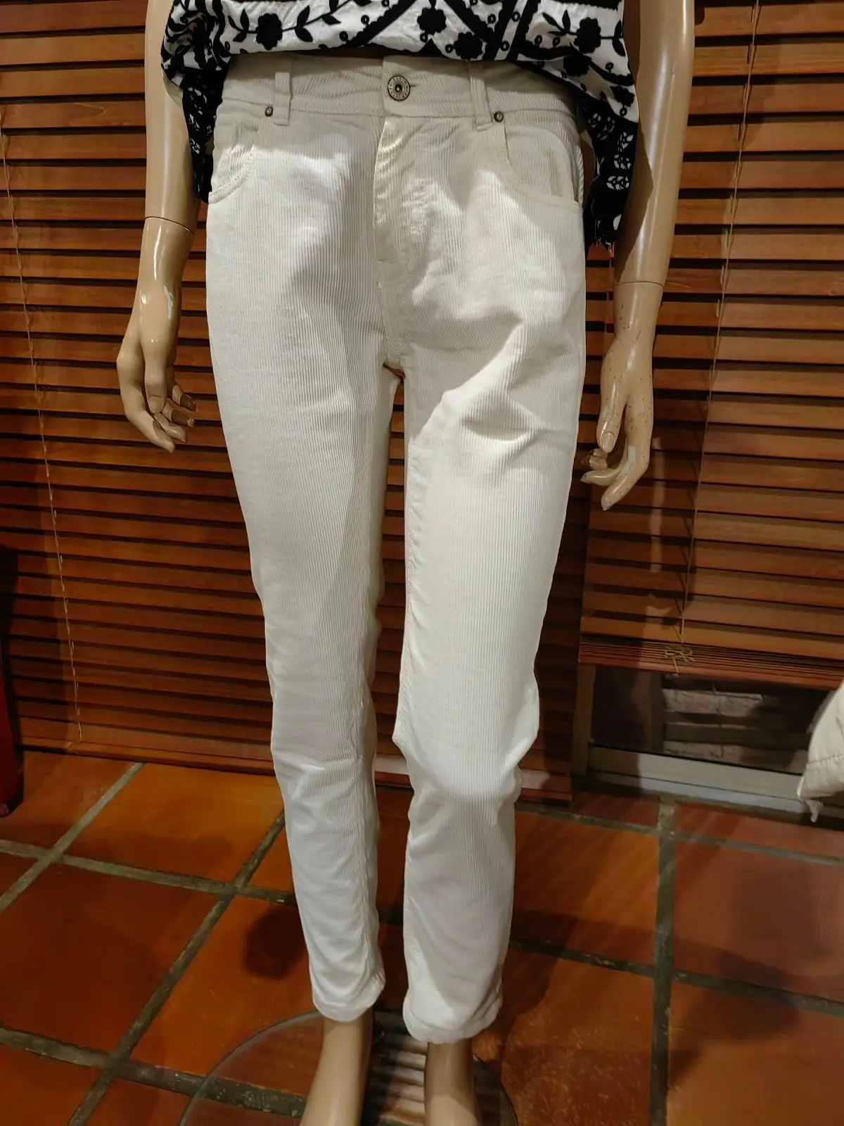 Zara Zara Item — Size 8