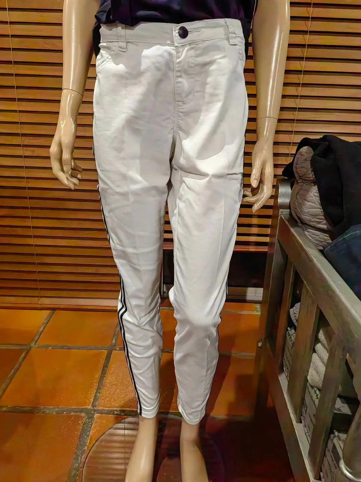 Foschini Foschini White Pants with Black Stripes