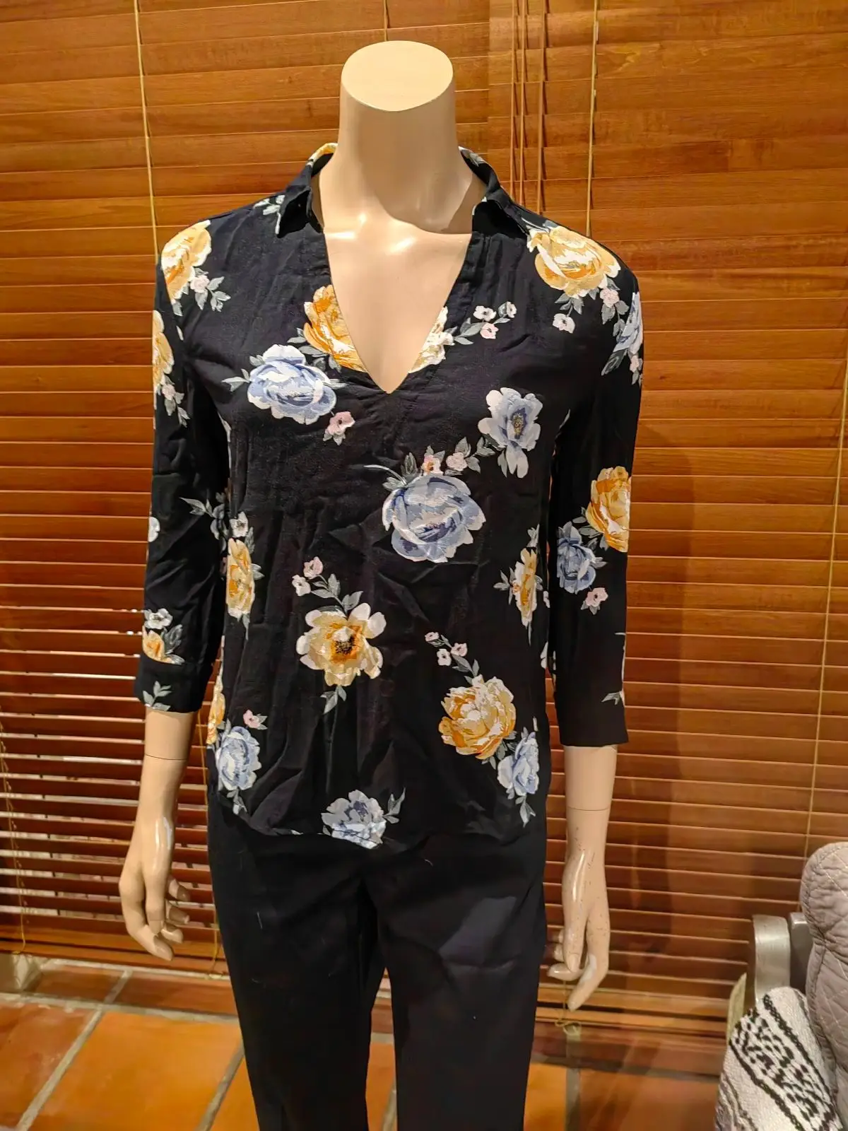 H&M H&M Floral Blouse Size 6