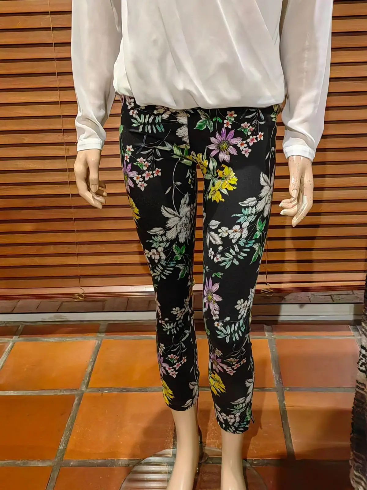 H&M Floral Patterned Leggings Size 6