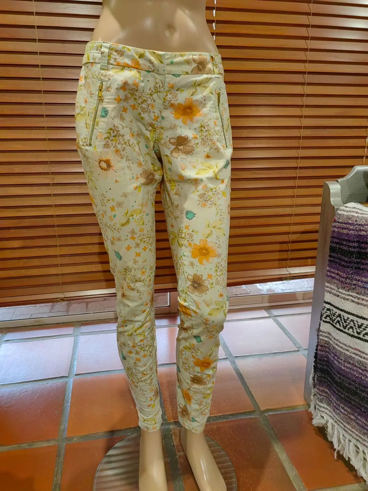 Woolworths Item — Size 8