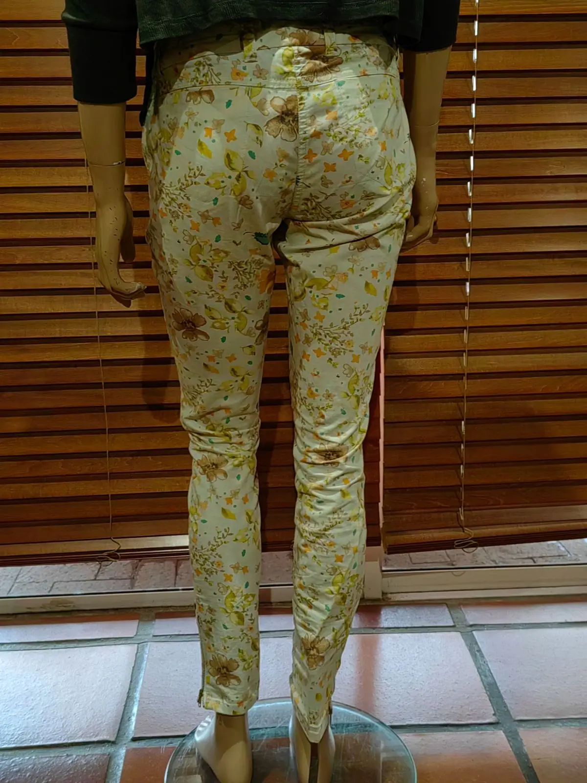 Woolworths Item — Size 8
