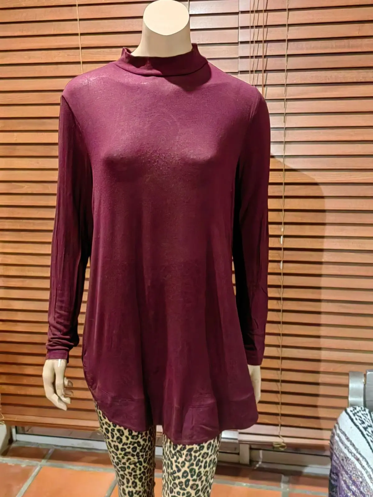 Woolworths Item — Size M