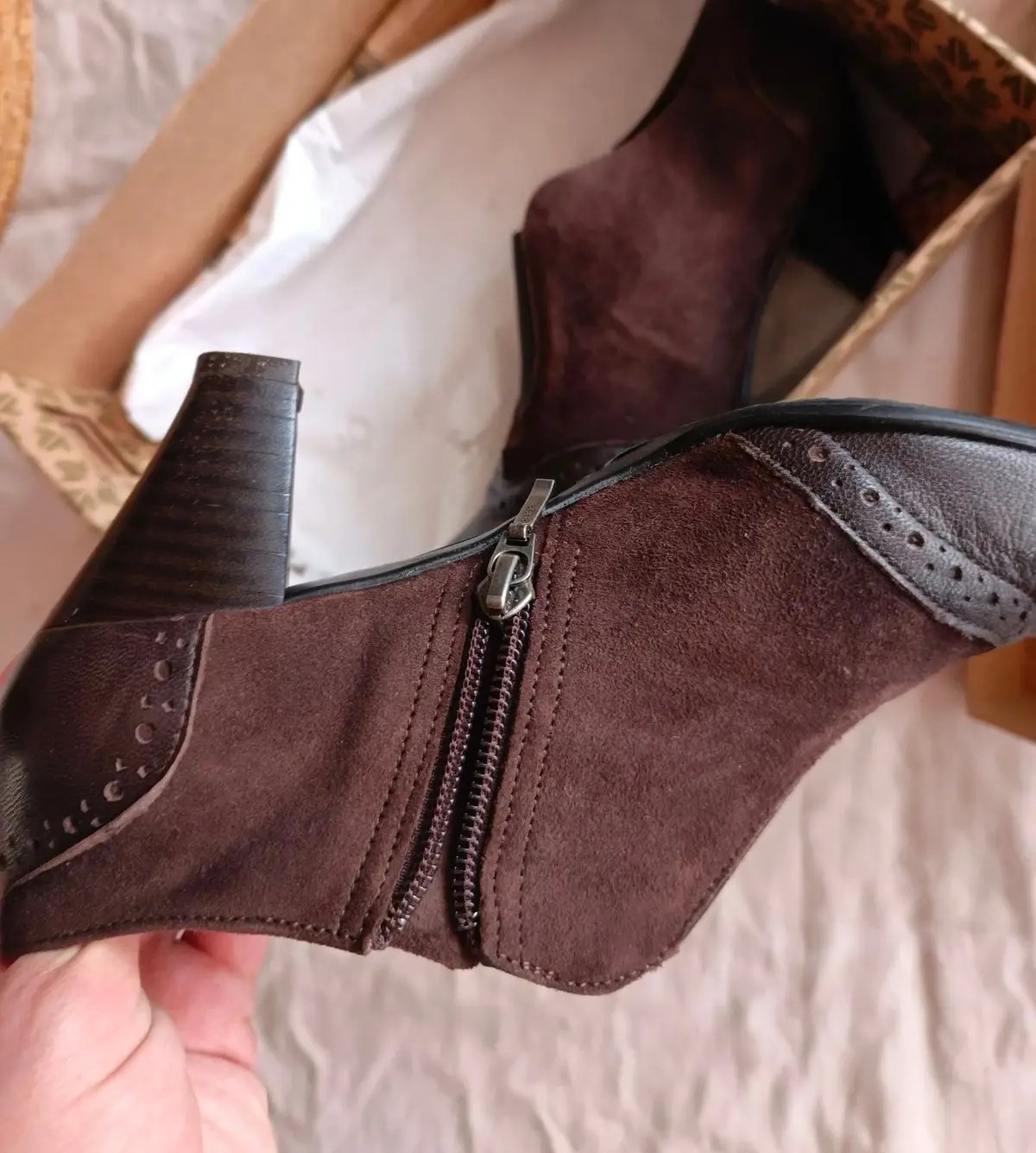 Froggie Shoes Item — Size 6,5