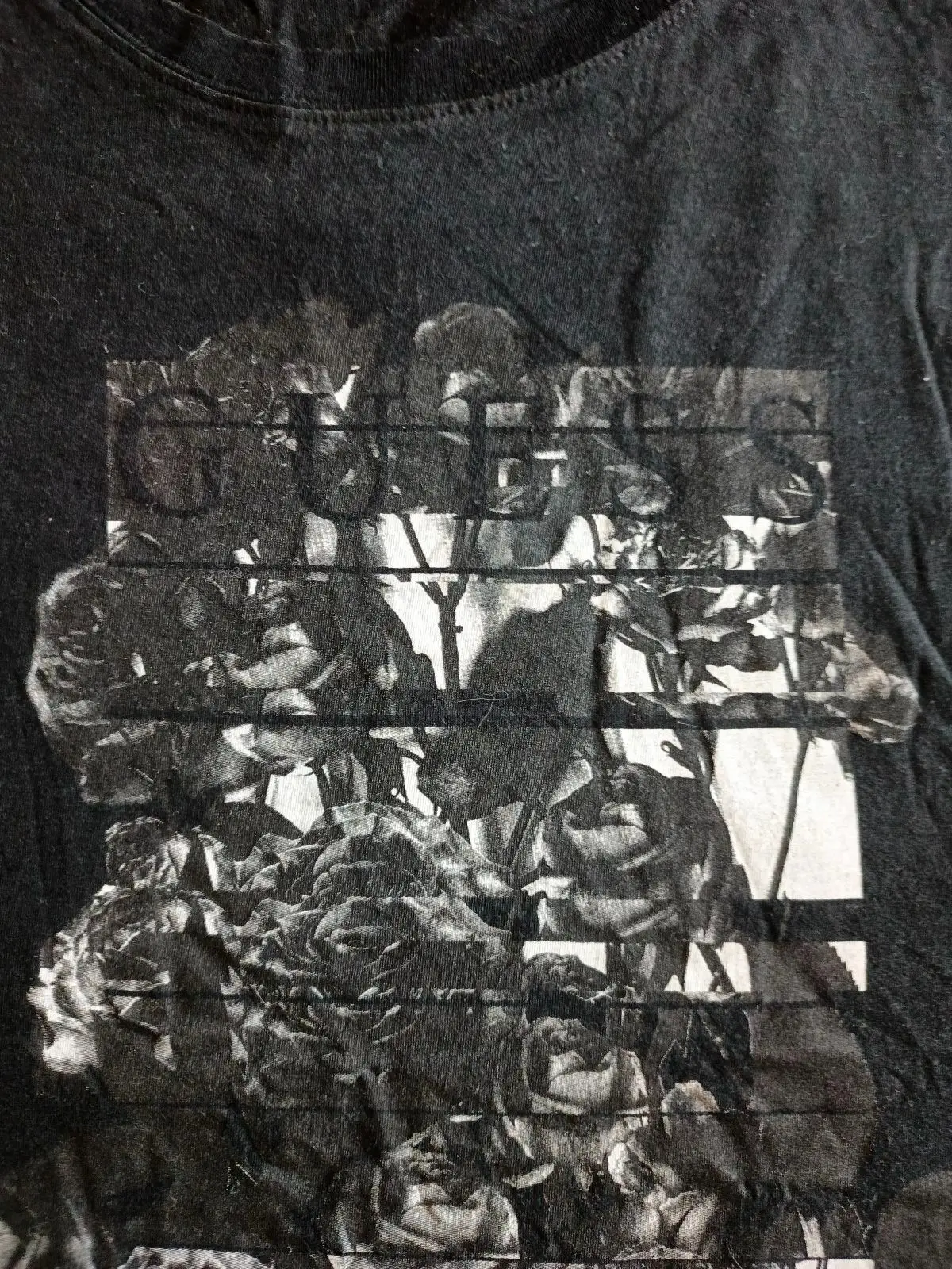 Guess Item — Size M