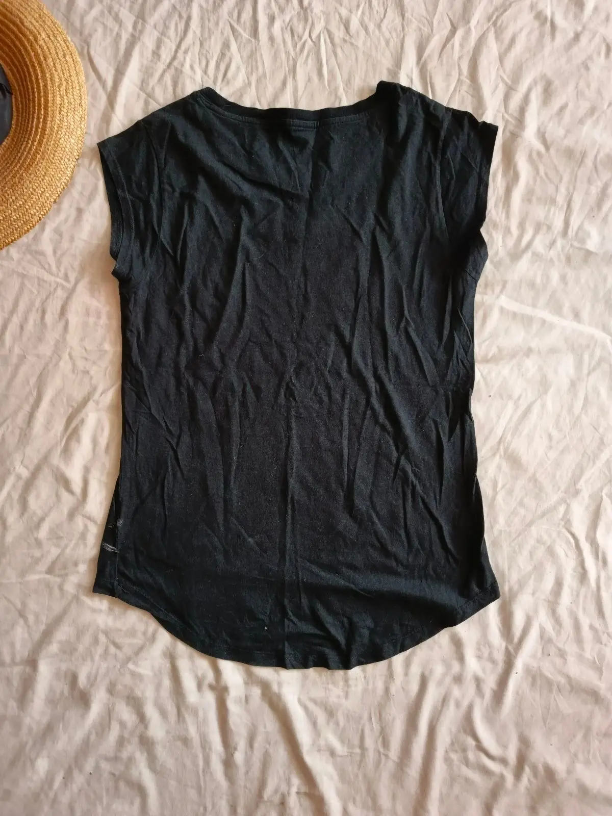 Guess Item — Size M