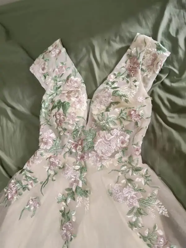 Never worn wedding dress, ivory, satin and mesh embroided with flowers, Custom made Size small/32